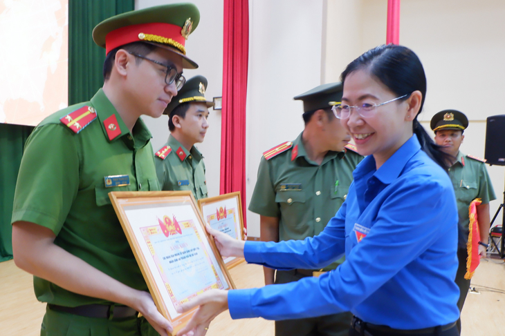 Chiến sĩ Công an TP.HCM tiên phong chuyển đổi số - Ảnh 1.