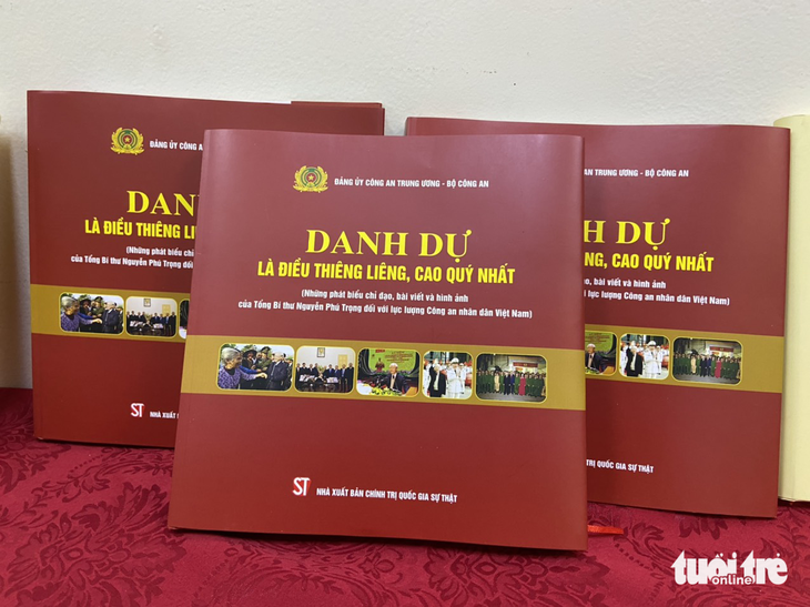 Giới thiệu sách của Tổng bí thư: ‘Danh dự là điều thiêng liêng, cao quý nhất’ - Ảnh 1.