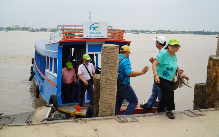 Tàu du lịch gặp khó với hộp đen