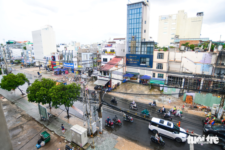 Khu vực được giải tỏa để xây dựng nhà ga S6 Phạm Văn Hai của tuyến metro Bến Thành - Tham Lương đoạn qua quận Tân Bình, TP.HCM - Ảnh: QUANG ĐỊNH