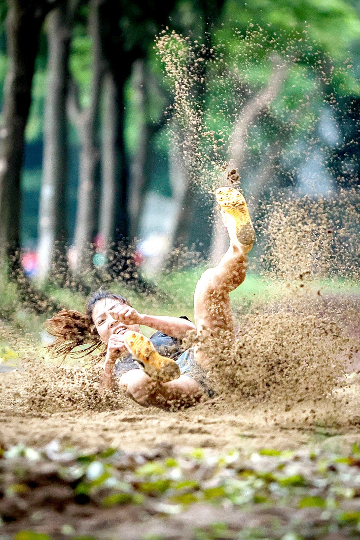 Bùi Thị Thu Thảo - vận động viên từng giành huy chương vàng nhảy xa ASIAD 2018 - đang miệt mài tập luyện