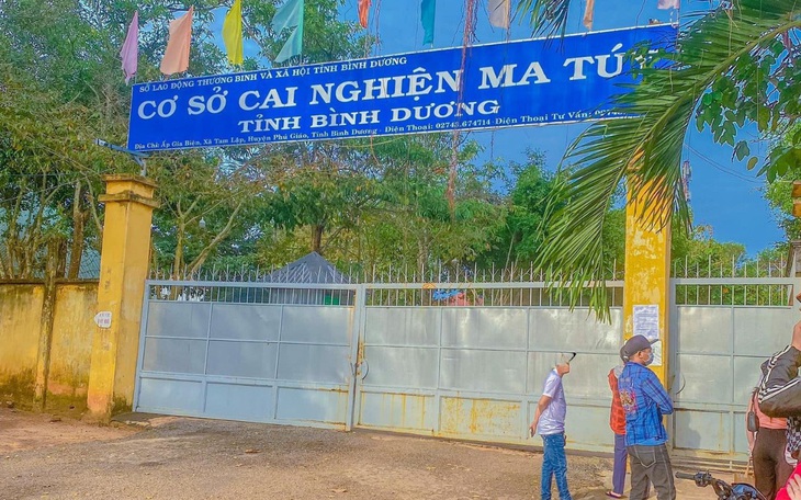 9 học viên cai nghiện ma túy đục tường, leo rào bỏ trốn