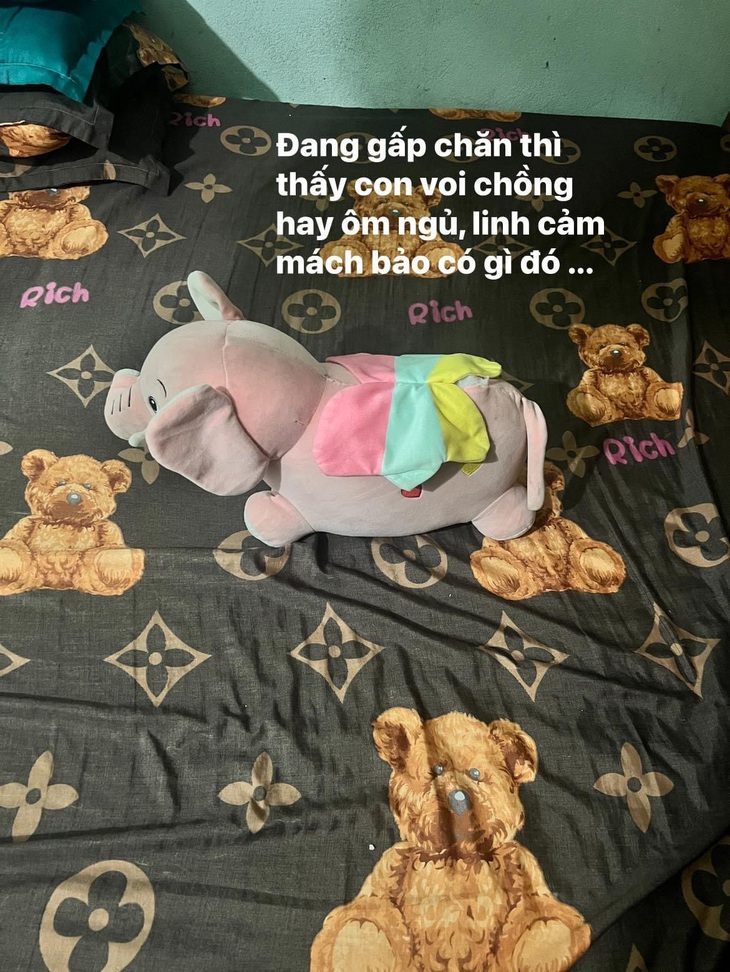 Chồng đêm nào cũng ôm gấu bông thay vì mình, chị vợ liền bật giác quan thứ 7 - Ảnh 1. Chồng đêm nào cũng ôm gấu bông thay vì mình, chị vợ liền bật giác quan thứ 7 - Ảnh 1.