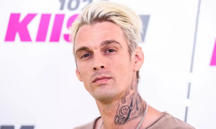 Aaron Carter chết do thuốc an thần và khí gas từ bình xịt tẩy rửa - Ảnh 1.