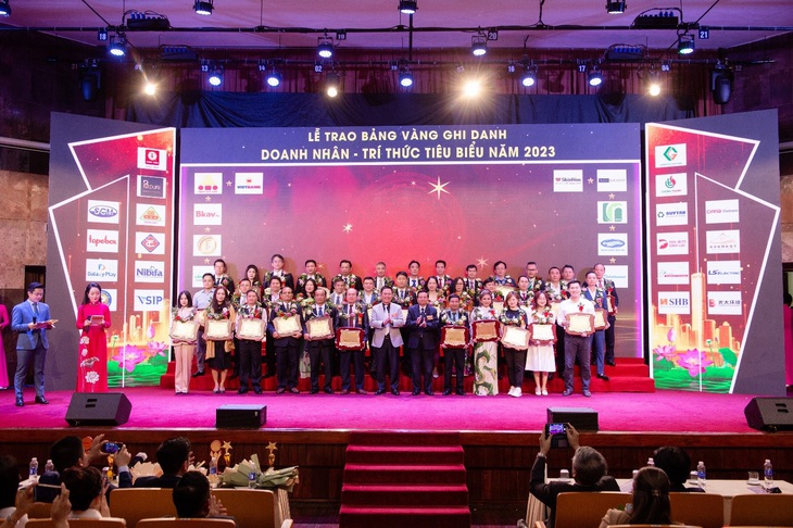 NIJI Group đạt Top 10 thương hiệu xuất sắc Việt Nam năm 2023 - Ảnh 3. NIJI Group đạt Top 10 thương hiệu xuất sắc Việt Nam năm 2023 - Ảnh 3.