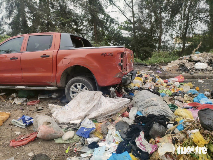 Vụ xe đi rửa nằm ở... bãi rác: Nhân viên rửa xe chưa có bằng, tự lái vì tò mò - Ảnh 1.