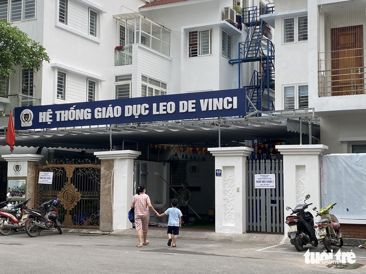 Vụ bé 3 tuổi gãy chân sau khi đến lớp: Cơ sở mầm non phớt lờ yêu cầu đóng cửa - Ảnh 3.