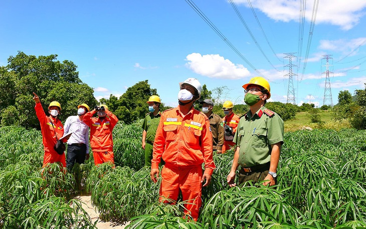 Việt Nam đang mua bán điện với nước ngoài ra sao?