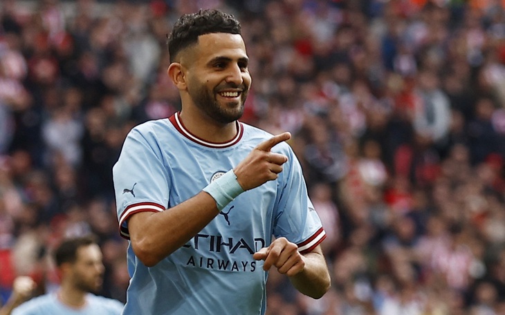 Mahrez lập hat-trick, Man City vào chung kết FA Cup