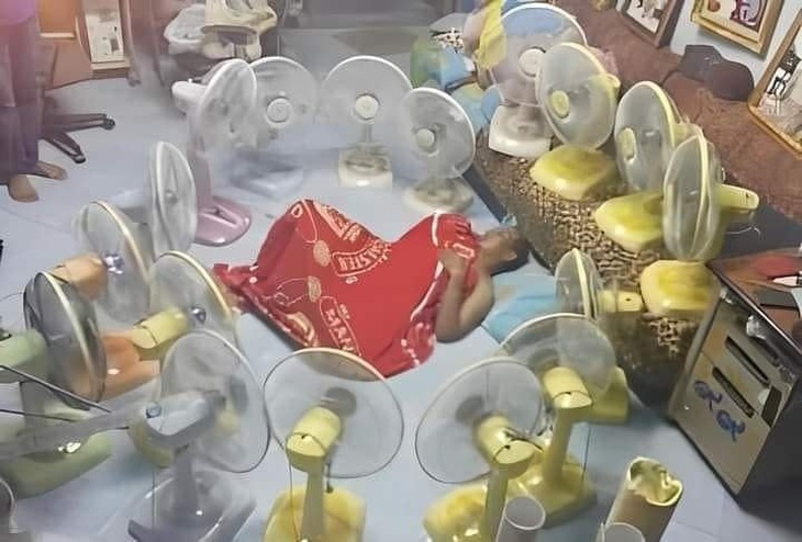 Ảnh vui 23-4: Cô gái chọc chó nhà tôi hiền lắm - Ảnh 5. Ảnh vui 23-4: Cô gái chọc chó nhà tôi hiền lắm - Ảnh 5.