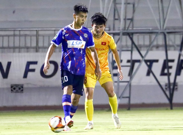 U22 Việt Nam thua CLB hạng nhất trước khi dự SEA Games 32 - Ảnh 1.