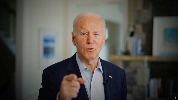 Tổng thống Biden tuyên bố tái tranh cử do nền dân chủ Mỹ vẫn đối mặt với đe dọa từ ông Trump - Ảnh 1.