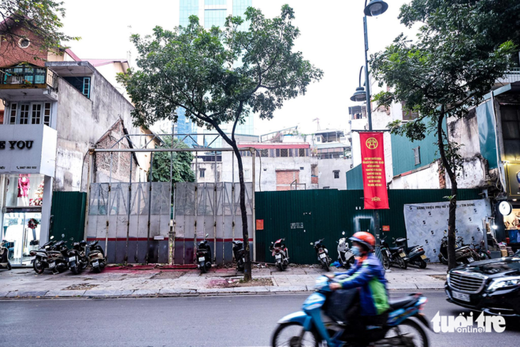 Con trai cựu phó chánh văn phòng Sở TN-MT Hà Nội xin khắc phục thay cha vụ chiếm đoạt đất vàng - Ảnh 2.