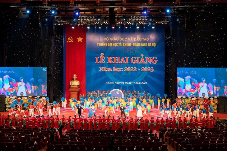 Trường Đại học Tài chính - Ngân hàng Hà Nội tuyển sinh năm học 2023-2024 - Ảnh 2. Lễ Khai giảng của Trường Đại học Tài chính - Ngân hàng Hà Nội năm học 2022 - 2023