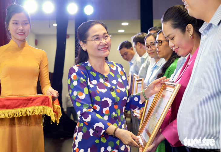 Chủ tịch Phan Văn Mãi: Phấn đấu có đội ngũ cán bộ, công chức phường xã vượt trội, xuất sắc - Ảnh 4.