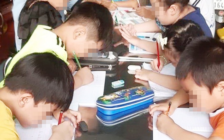 Phụ huynh đổ xô cho con học chữ trước lớp 1 - Ảnh 2.