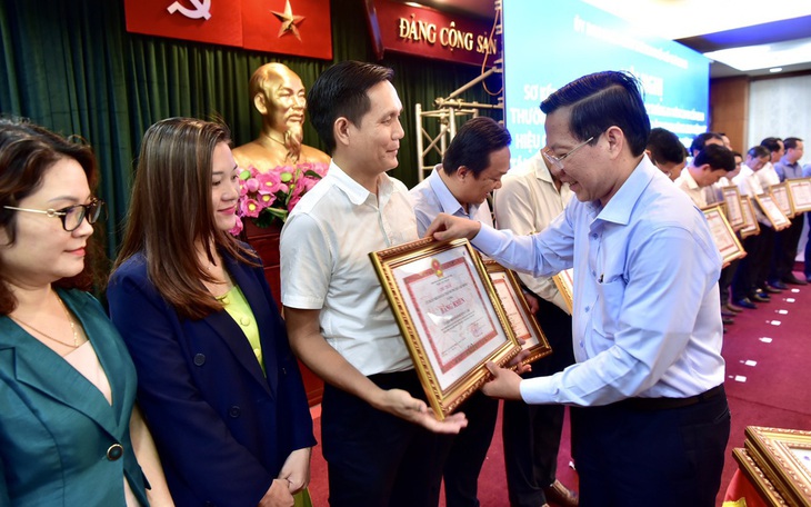 Văn phòng đại diện vùng Trung Trung Bộ báo Tuổi Trẻ nhận bằng khen tỉnh Quảng Nam - Ảnh 4.