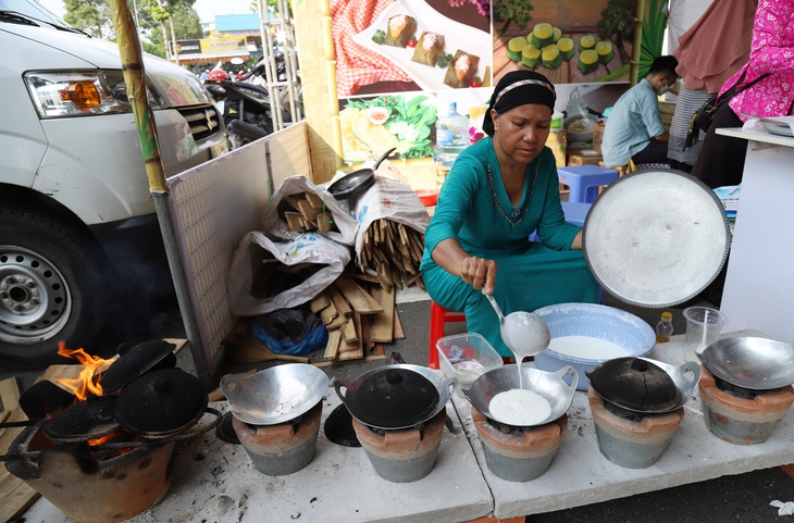 Về Cần Thơ ăn bánh dân gian và nhớ ký ức tuổi thơ - Ảnh 3.