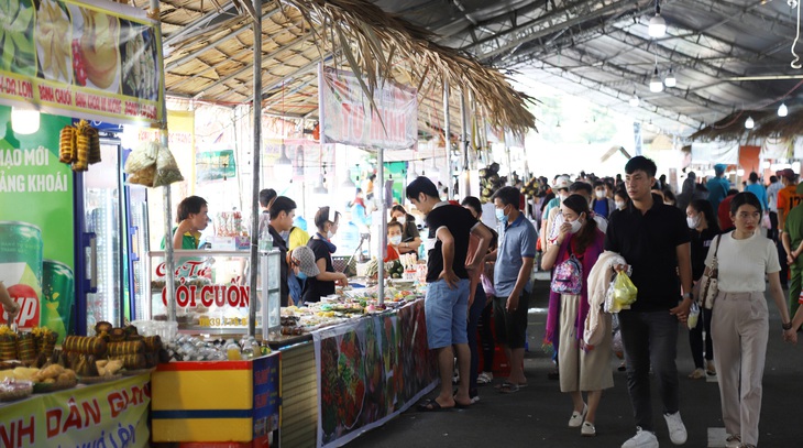 Về Cần Thơ ăn bánh dân gian và nhớ ký ức tuổi thơ - Ảnh 1.