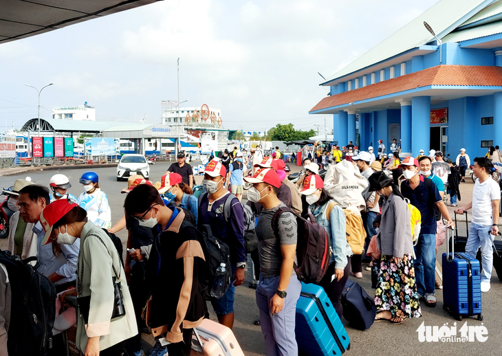 Tăng chuyến phà, tàu cao tốc đưa đón khách  ra Phú Quốc chơi lễ - Ảnh 2.