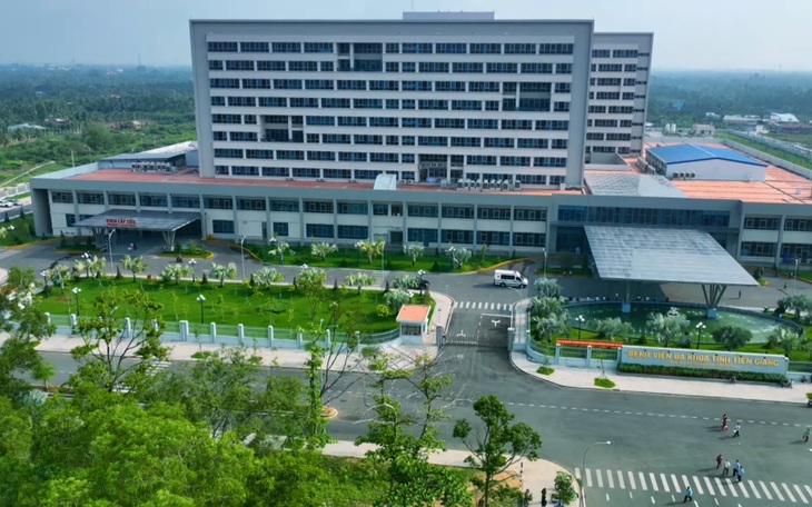 Cứu sống công nhân té giàn giáo thủng cơ hoành, rách gan nặng   - Ảnh 2.