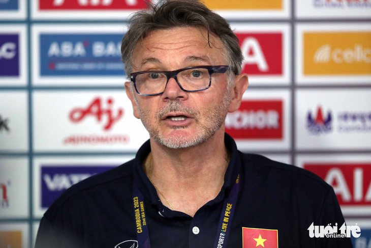 HLV Philippe Troussier: Đội bóng xứng đáng hơn đã giành chiến thắng - Ảnh 1.