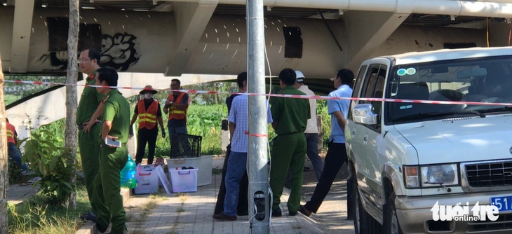 Dùng nước thử tải trọng cầu bộ hành Nguyễn Thái Học - Ảnh 3.