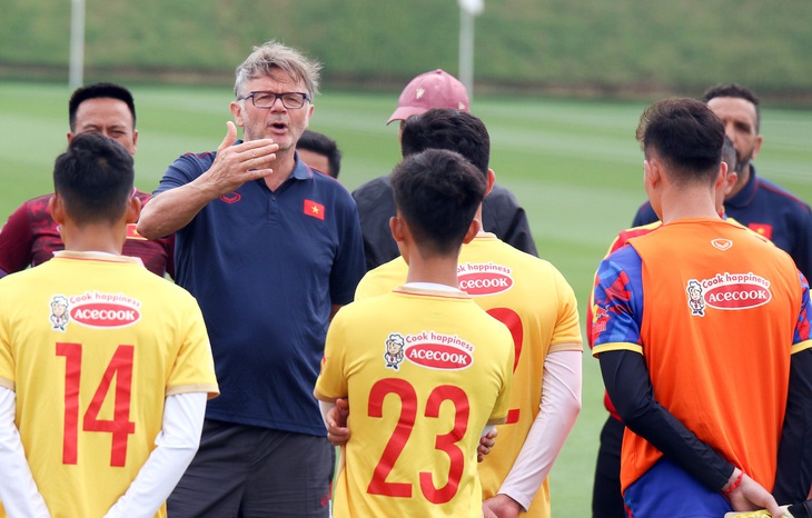 Thầy trò HLV Troussier bắt đầu giai đoạn tăng tốc cho SEA Games 32 - Ảnh: VFF