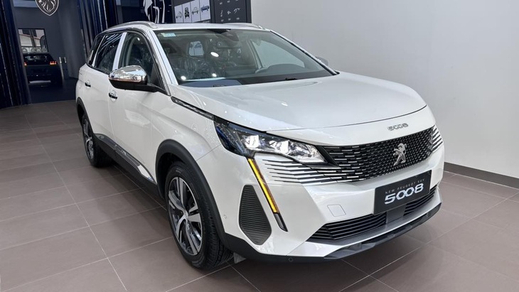 Peugeot giảm giá xe hàng chục triệu đồng, quyết đua doanh số - Ảnh 1.