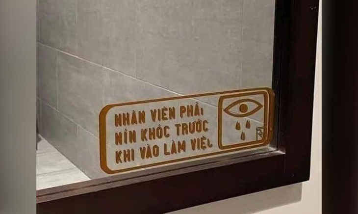 Ảnh vui 9-4: Đi làm mà khó nuốt quá cũng phải chịu đựng! - Ảnh 1.