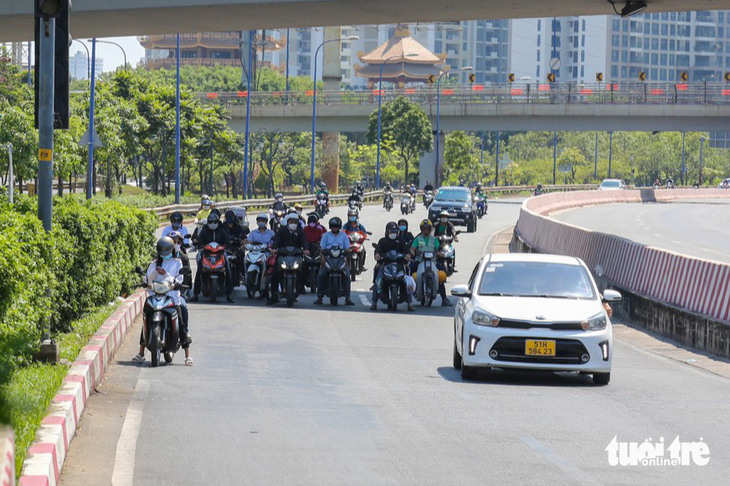 Thời tiết hôm nay 9-4: Ngày cuối tuần Nam Bộ nắng từ sáng sớm, Bắc Bộ lạnh - Ảnh 1.