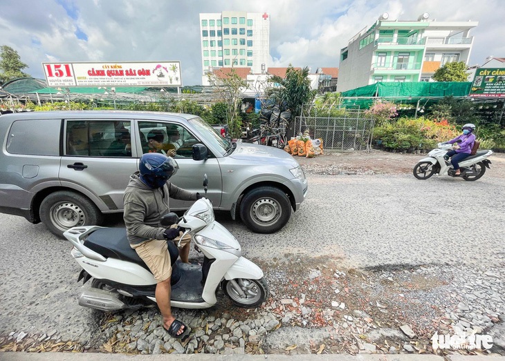 294 tuyến đường chưa bàn giao xong đã hỏng, cơ quan nào giải quyết? - Ảnh 1.