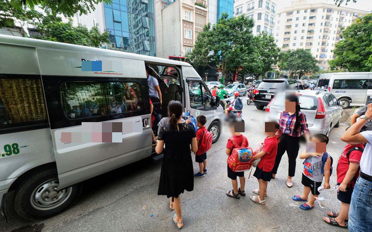 Xe đưa đón học sinh: Trường phải chịu trách nhiệm về an toàn - Ảnh 1.