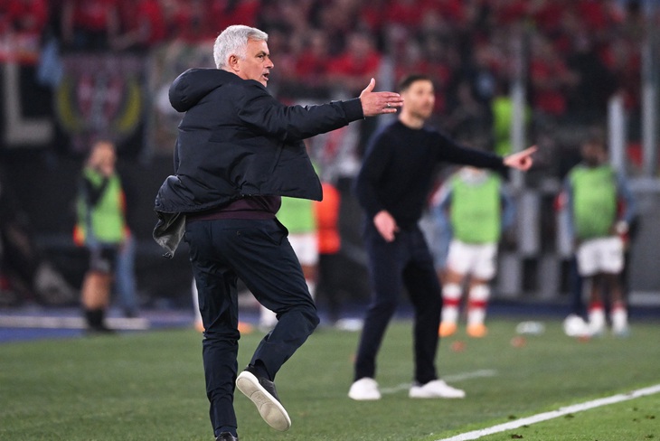 AS Roma của HLV Mourinho thắng nhẹ nhàng bán kết lượt đi Europa League - Ảnh 1.