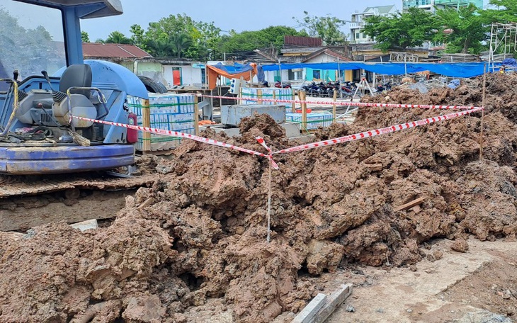 Đào móng xây nhà người dân phát hiện 3 khẩu súng M72 còn lại sau chiến tranh - Ảnh 3.
