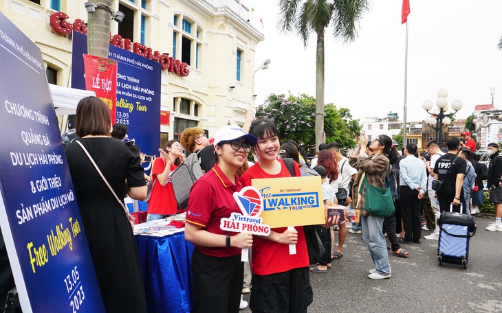 Mở tour đi bộ 