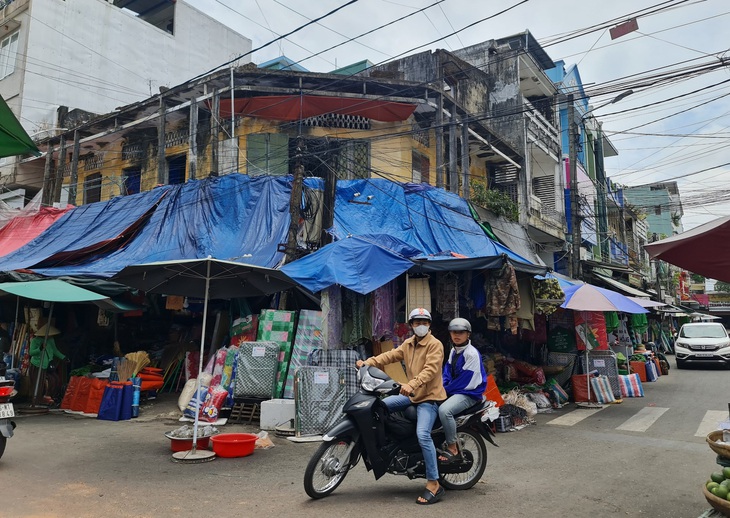 Nhà công sản có vị trí đắc địa bị chiếm dụng nhiều năm, Quảng Ngãi tìm cách xử lý - Ảnh 1.