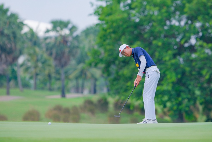 Huy chương vàng SEA Games của cha con golfer Lê Khánh Hưng - Ảnh 2.