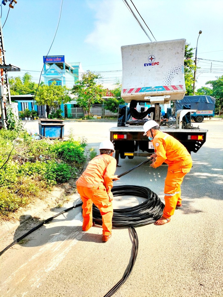 Nắng nóng, thủy điện cạn nước… kêu gọi người dân tiết kiệm điện - Ảnh 4.