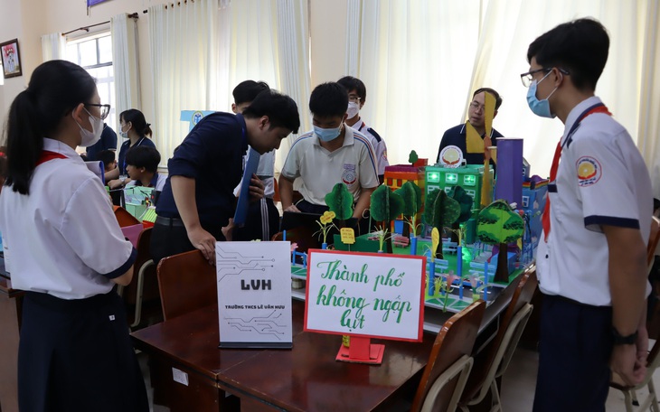 Hiệu trưởng trường Công nghệ: Sinh viên ngoài giỏi học, phải giỏi thực chiến - Ảnh 3.