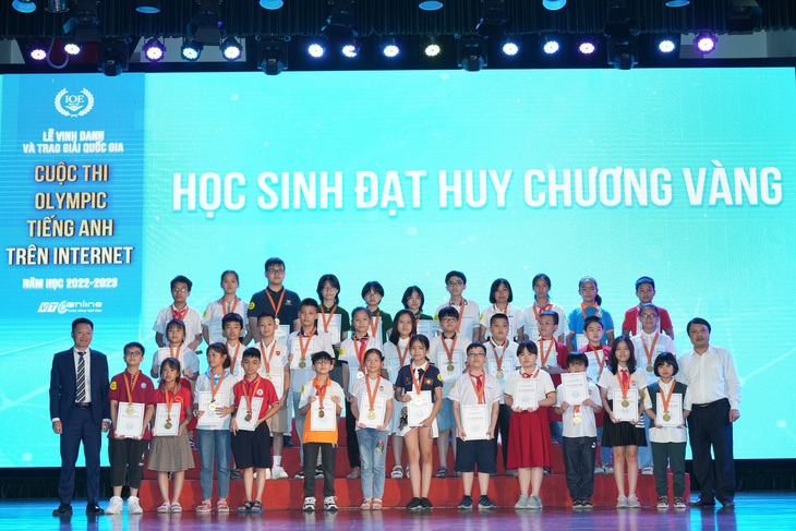 Học sinh tỉnh lẻ thắng áp đảo cuộc thi Olympic tiếng Anh trên Internet - Ảnh 2.