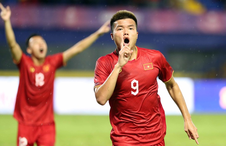 Chơi nổi bật tại SEA Games 32, nhưng cơ hội để ra sân ở V-League cùng CLB Hà Nội là rất khó với tiền đạo Văn Tùng - Ảnh: N.K.