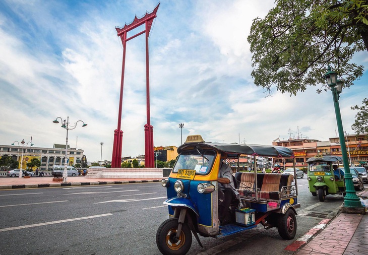 Xích đu khổng lồ hay Sao Chingcha - một công trình kiến trúc tôn giáo ở Phra Nakhon, Bangkok, Thái Lan. Nó được sử dụng trong nghi lễ Bà La Môn. (Ảnh: www.sawasdeetuktuk.com/)