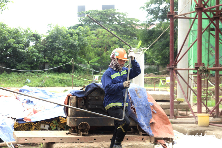 9 cầu bộ hành nối metro đến ngõ dân cư đang thi công ra sao? - Ảnh 3.