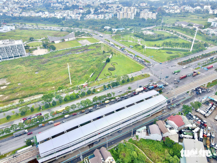 9 cầu bộ hành nối metro đến ngõ dân cư đang thi công ra sao? - Ảnh 7.