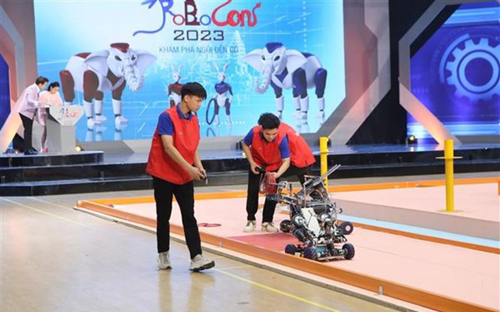 Trường đại học Công nghiệp Hà Nội vô địch Robocon Việt Nam 2023