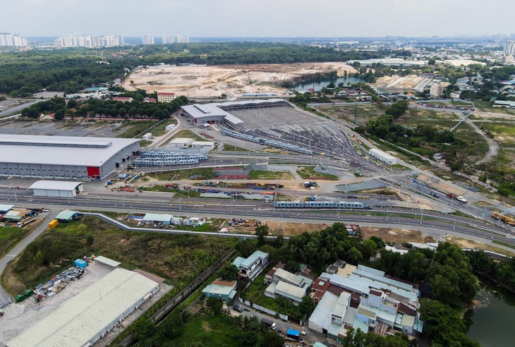 Điều tra vụ tàu metro bị vẽ bậy - Ảnh 4.