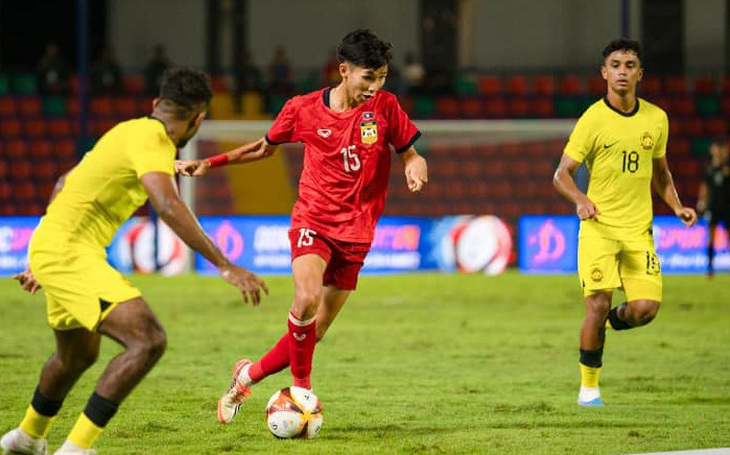 Đôi công tới cùng trước U22 Malaysia, U22 Lào thua đậm 1-5