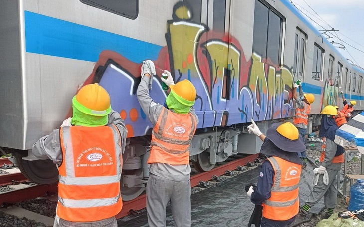 Điều tra vụ tàu metro bị vẽ bậy