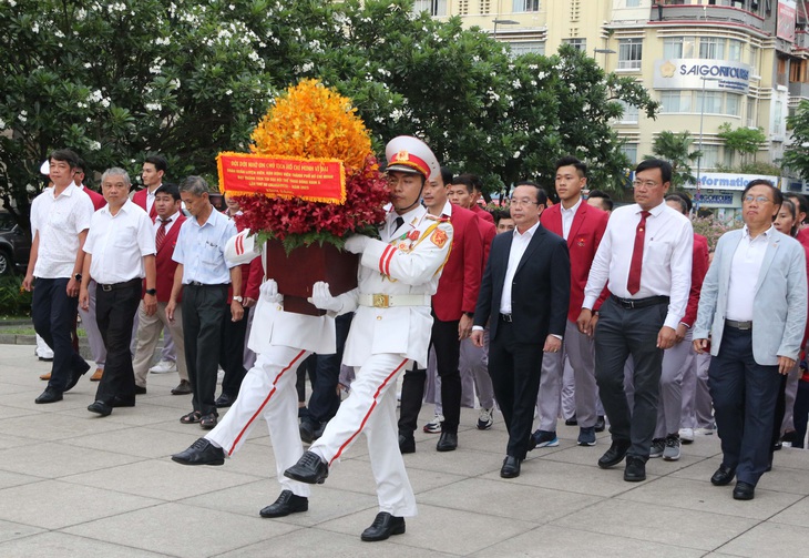 HLV, VĐV TP.HCM được thưởng lớn sau SEA Games 32 - Ảnh 2.